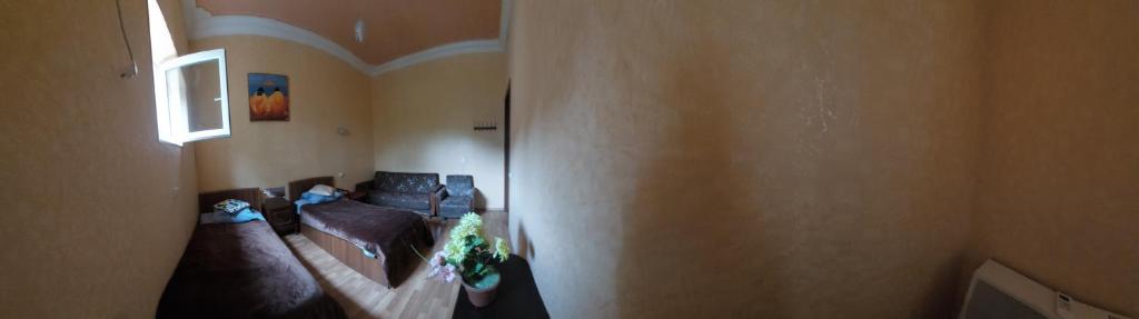 Nato & Lado room 2